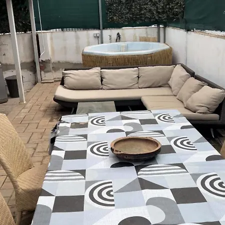 Chiclana Terrace Haven: Beachside Retreat With Wifi