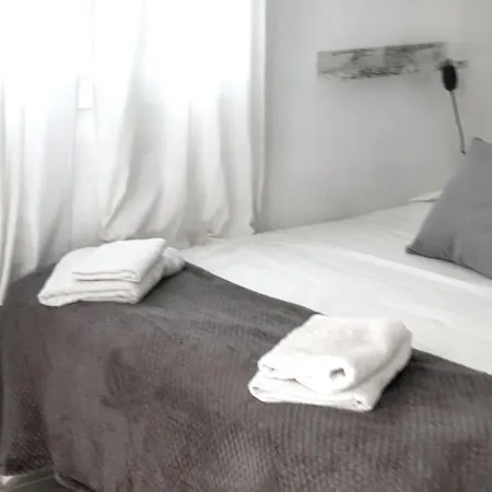 Chiclana Terrace Haven: Beachside Retreat With Wifi *