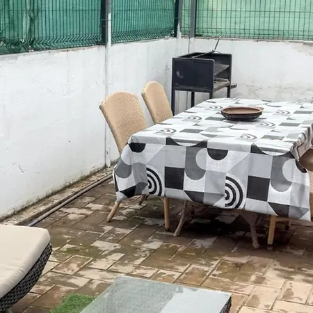Chiclana Terrace Haven: Beachside Retreat With Wifi