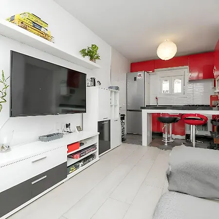 Chiclana Terrace Haven: Beachside Retreat With Wifi