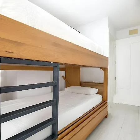 Chiclana Terrace Haven: Beachside Retreat With Wifi *