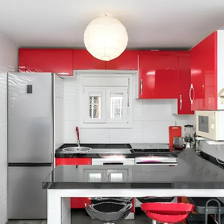 Chiclana Terrace Haven: Beachside Retreat With Wifi *